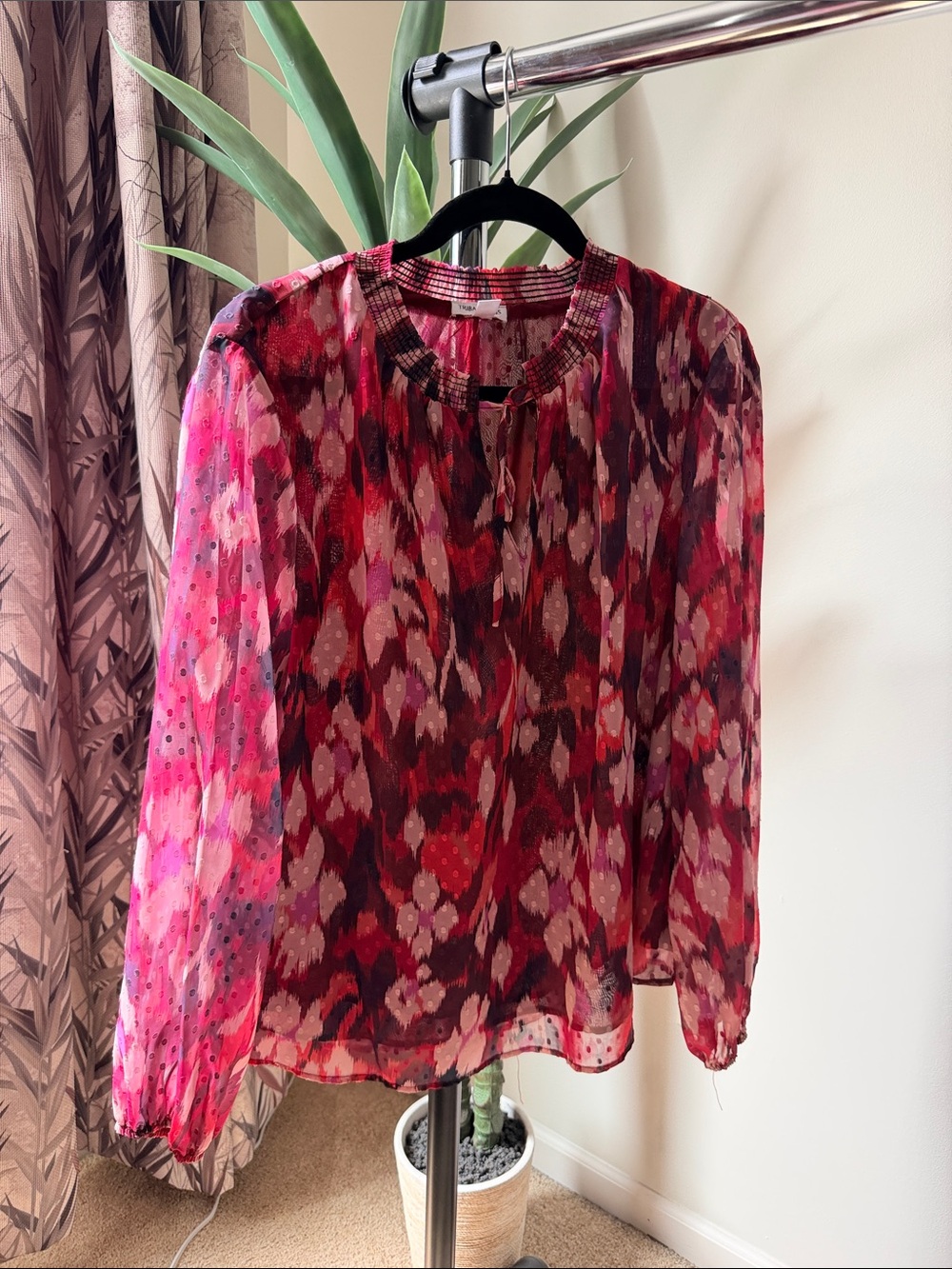 Tribal Pink Red Abstract  Blouse sheer arms Size large